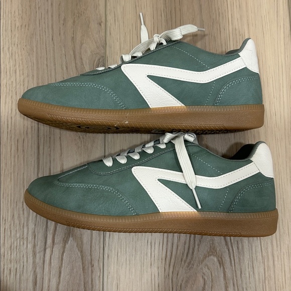 NWOT Dolce Vita Sage & Green Sneakers - Picture 4 of 8